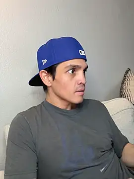 Snapshot of Orlando702@xh chatting on 10/27/25, 01:09 Orlando702xh online show from 10/27/25, 01:09