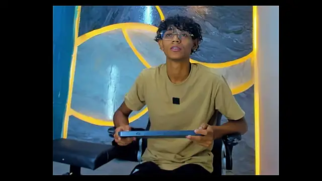 Sex Boy 33  online show from 10/24/25, 04:53