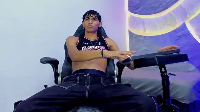 Sex Boy 33  online show from 11/09/25, 04:22