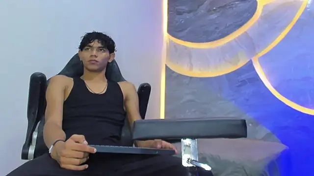 Sex Boy 33  online show from 11/10/25, 04:11