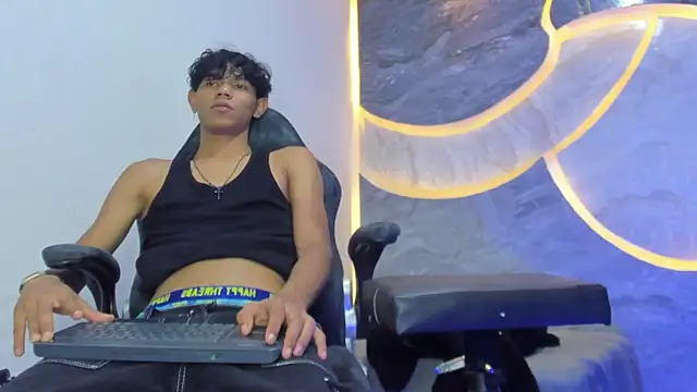 Sex Boy 33  online show from 11/14/25, 03:49