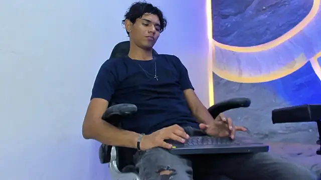 Sex Boy 33  online show from 11/22/25, 04:11