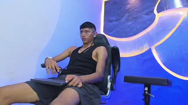 Sex Boy 33  online show from 11/23/25, 05:07