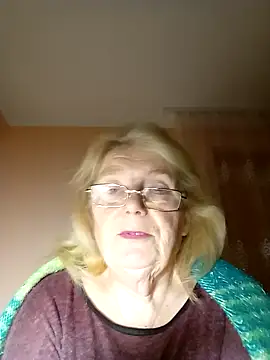 Snapshot of AmyLove353 chatting on 11/06/25, 04:02 AmyLove353 online show from 11/06/25, 04:02