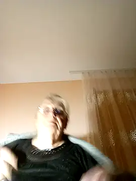 Snapshot of AmyLove353 chatting on 11/11/25, 09:15 AmyLove353 online show from 11/11/25, 09:15