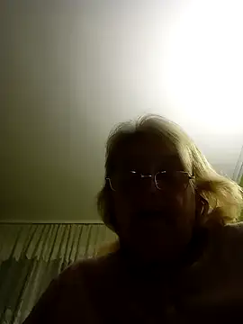 Snapshot of AmyLove353 chatting on 12/18/25, 04:07 AmyLove353 online show from 12/18/25, 04:07