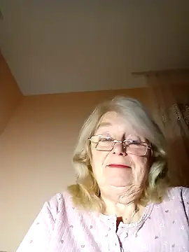 Snapshot of AmyLove353 chatting on 12/20/25, 09:55 AmyLove353 online show from 12/20/25, 09:55