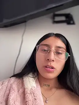 Violeet-Smith online show from 04/15/26, 06:04