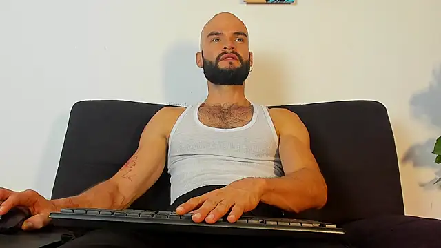 Snapshot of ODINVIDE-1 chatting on 11/29/25, 09:18 ODINVIDE-1 online show from 11/29/25, 09:18