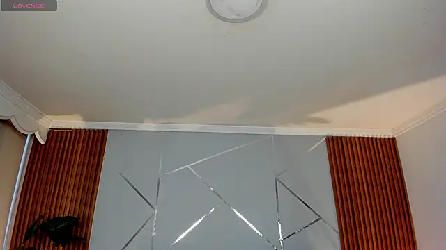 camilaa lux online show from 11/08/25, 01:00