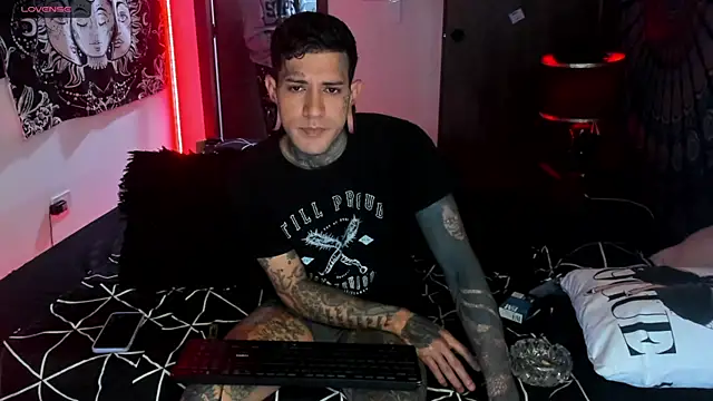 Snapshot of cleoo_jhonny chatting on 11/20/25, 06:57 cleoo jhonny online show from 11/20/25, 06:57