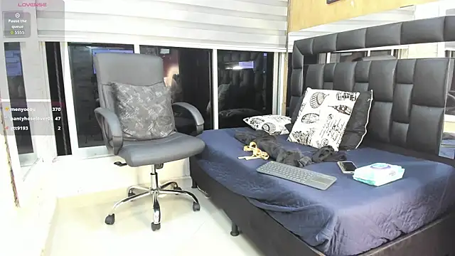 Sasha Davila online show from 11/12/25, 10:04