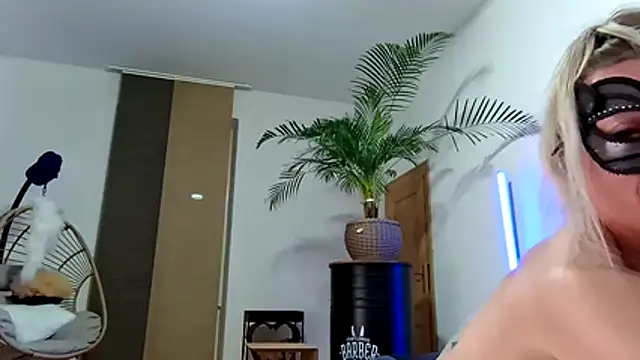 couple mistery online show from 04/18/26, 07:07