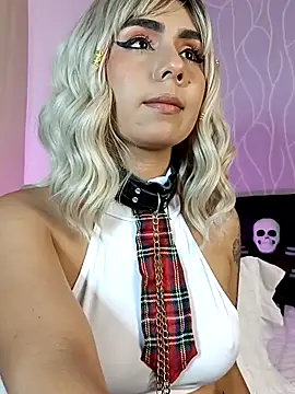 Snapshot of Emilyvalk_ chatting on 10/22/25, 07:35 Emilyvalk online show from 10/22/25, 07:35