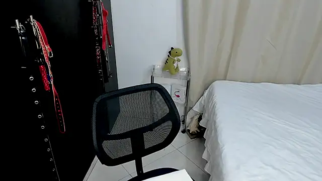 Emilyvalk  online show from 03/06/26, 09:33