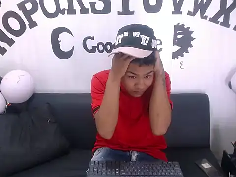 Snapshot of Yordi_Alpha chatting on 10/28/25, 12:30 Yordi Alpha online show from 10/28/25, 12:30