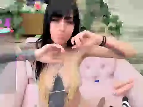 Snapshot of HaryBlair chatting on 11/25/25, 07:03 HaryBlair online show from 11/25/25, 07:03