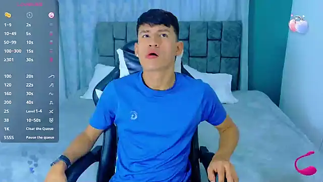 Nicolas Torres  online show from 10/21/25, 05:52