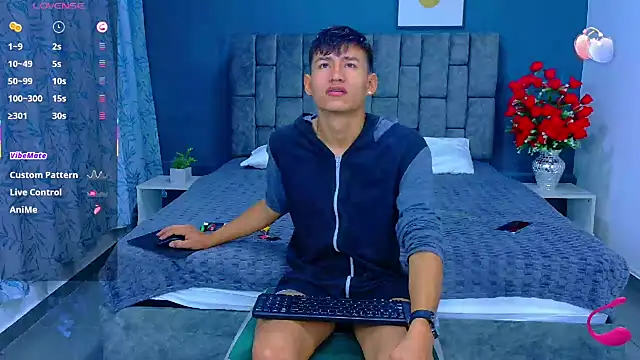 Nicolas Torres  online show from 10/22/25, 06:57