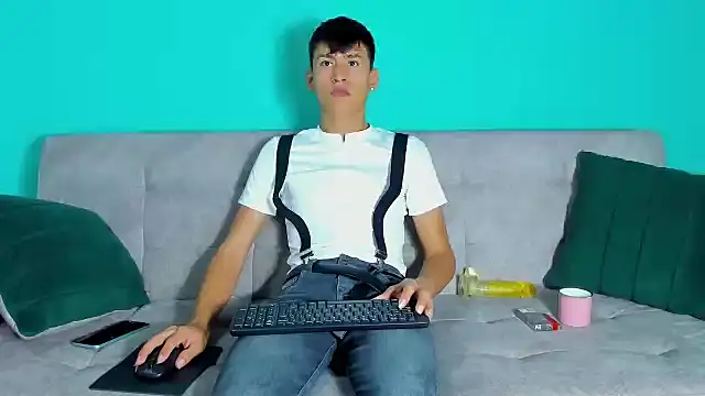 Nicolas Torres  online show from 10/24/25, 06:10