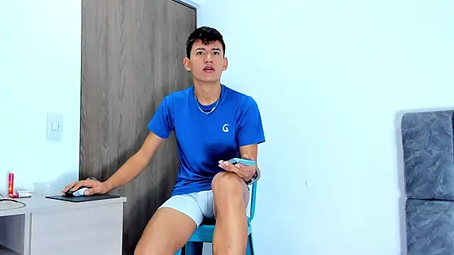 Nicolas Torres  online show from 10/31/25, 07:42