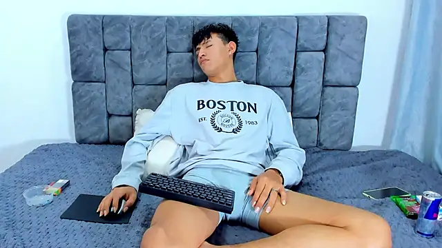 Nicolas Torres  online show from 11/04/25, 05:39