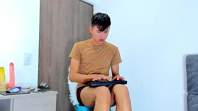 Nicolas Torres  online show from 11/12/25, 04:24