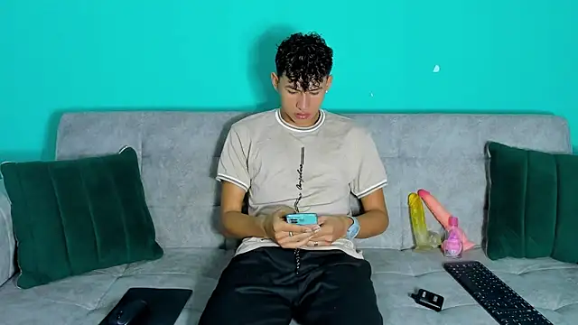 Nicolas Torres  online show from 11/25/25, 06:24