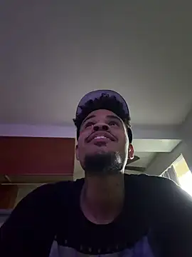 Snapshot of Mrmakeherwet_Tez chatting on 05/14/26, 02:18 Mrmakeherwet Tez online show from 05/14/26, 02:18
