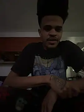 Snapshot of Mrmakeherwet_Tez chatting on 05/14/26, 03:41 Mrmakeherwet Tez online show from 05/14/26, 03:41