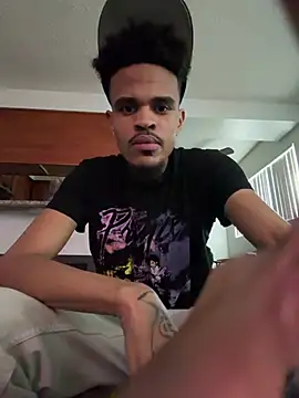 Snapshot of Mrmakeherwet_Tez chatting on 05/15/26, 10:06 Mrmakeherwet Tez online show from 05/15/26, 10:06