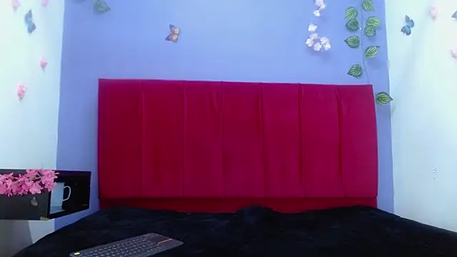 Snapshot of amelia_cutee chatting on 10/31/25, 07:42 amelia cutee online show from 10/31/25, 07:42