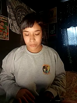 Isis Bathory online show from 10/23/25, 12:15