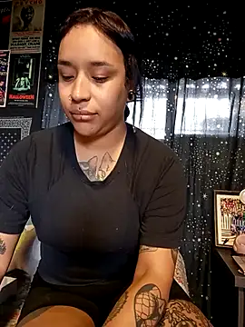 Isis Bathory online show from 11/26/25, 03:57