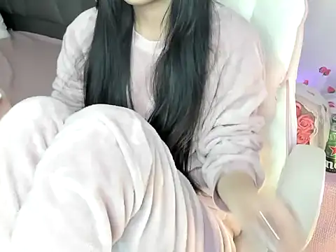 Snapshot of NewMoon2x chatting on 01/17/26, 06:44 NewMoon2x online show from 01/17/26, 06:44