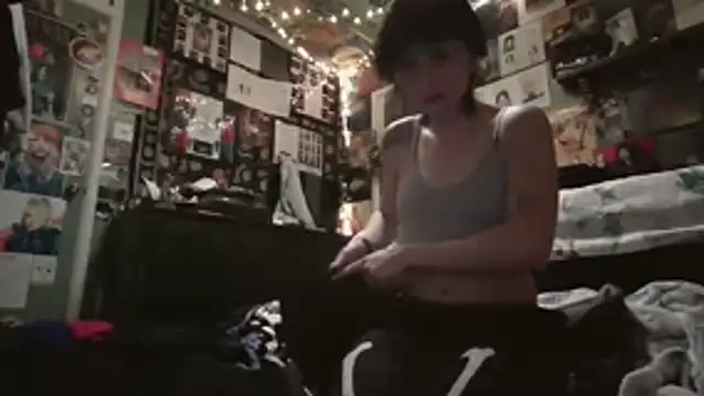 Snapshot of kutekiwi chatting on 10/22/25, 05:41 kutekiwi online show from 10/22/25, 05:41