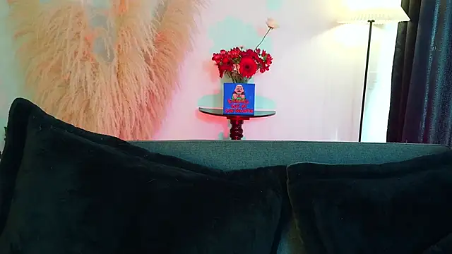 mia roux1 online show from 02/15/26, 09:00