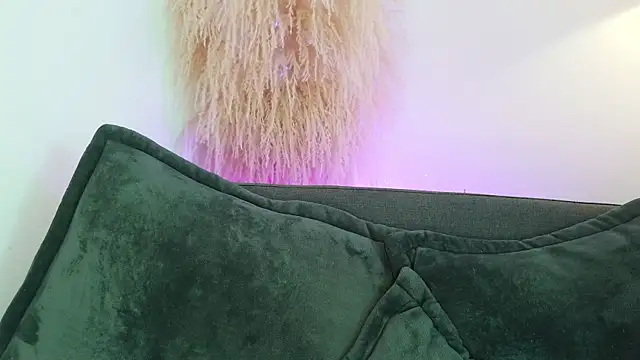 mia roux1 online show from 05/06/26, 10:15