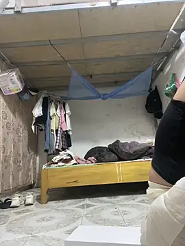 Snapshot of love-xx chatting on 12/18/25, 11:49 love-xx online show from 12/18/25, 11:49