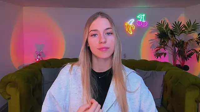 sassy cutie online show from 11/28/25, 08:00