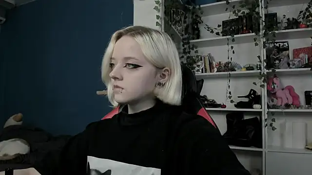 Holy Mistress S online show from 11/15/25, 09:17