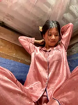 Snapshot of ninixinh chatting on 10/30/25, 01:01 ninixinh online show from 10/30/25, 01:01