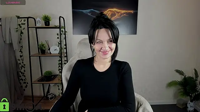 Sara Devills online show from 12/15/25, 01:15