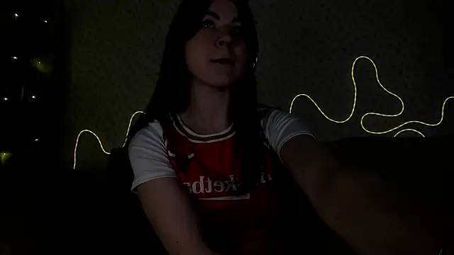 Stephanie Lopez online show from 11/28/25, 10:23