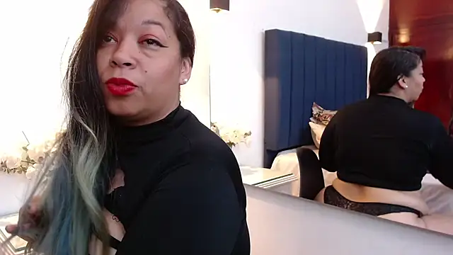 Snapshot of Angyrios chatting on 10/23/25, 02:16 Angyrios online show from 10/23/25, 02:16