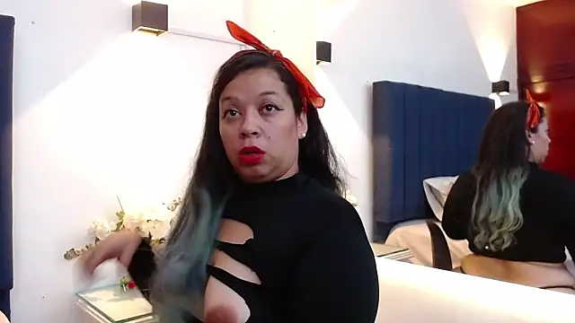 Snapshot of Angyrios chatting on 10/30/25, 11:22 Angyrios online show from 10/30/25, 11:22