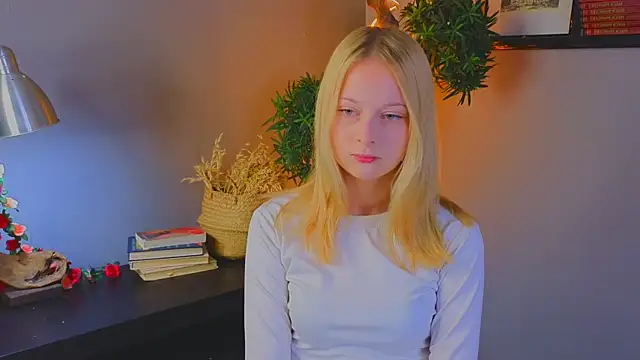 Snapshot of YungLyssy chatting on 11/10/25, 02:43 YungLyssy online show from 11/10/25, 02:43