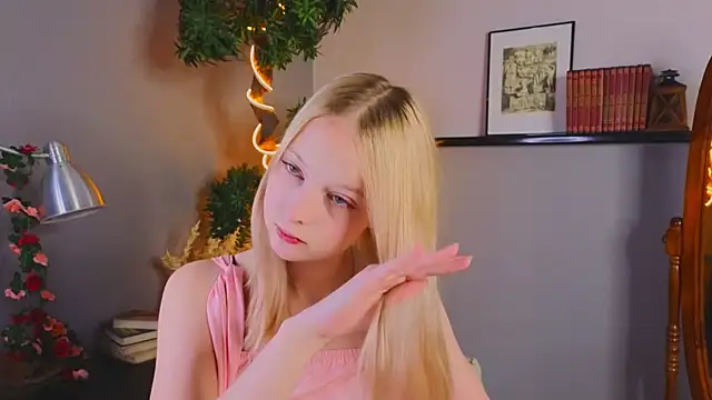 Snapshot of YungLyssy chatting on 11/16/25, 03:01 YungLyssy online show from 11/16/25, 03:01