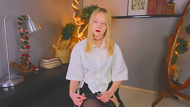 Snapshot of YungLyssy chatting on 11/26/25, 03:18 YungLyssy online show from 11/26/25, 03:18