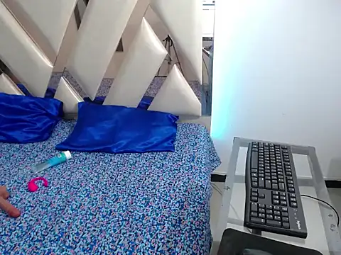 Snapshot of yuliet_latin69 chatting on 10/24/25, 01:51 yuliet latin69 online show from 10/24/25, 01:51